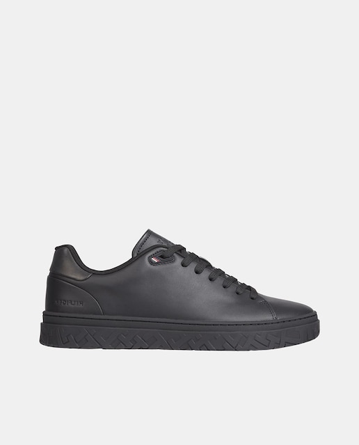 Imagen 0 de Zapatillas de hombre tipo casco bajas en piel con suela relieve monograma
