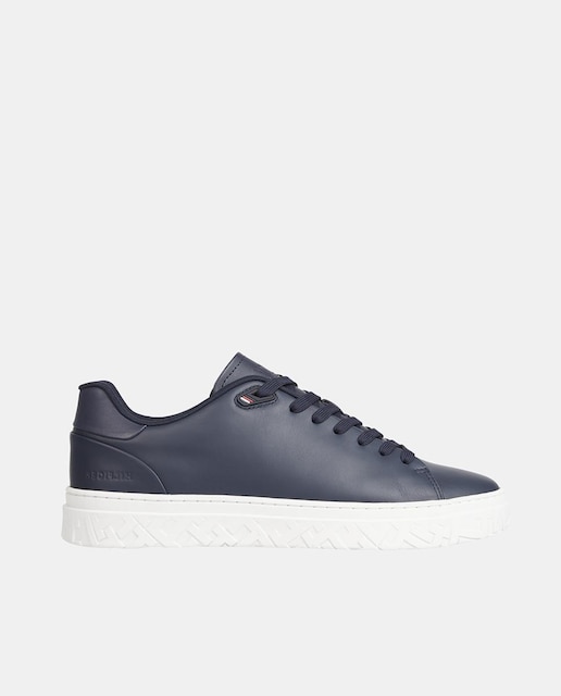 Imagen 0 de Zapatillas de hombre tipo casco bajas en piel con suela relieve monograma