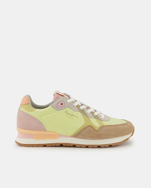 Imagen 0 de Zapatillas de mujer en amarillo bajas tipo running con logotipo lateral y detalles multicolor