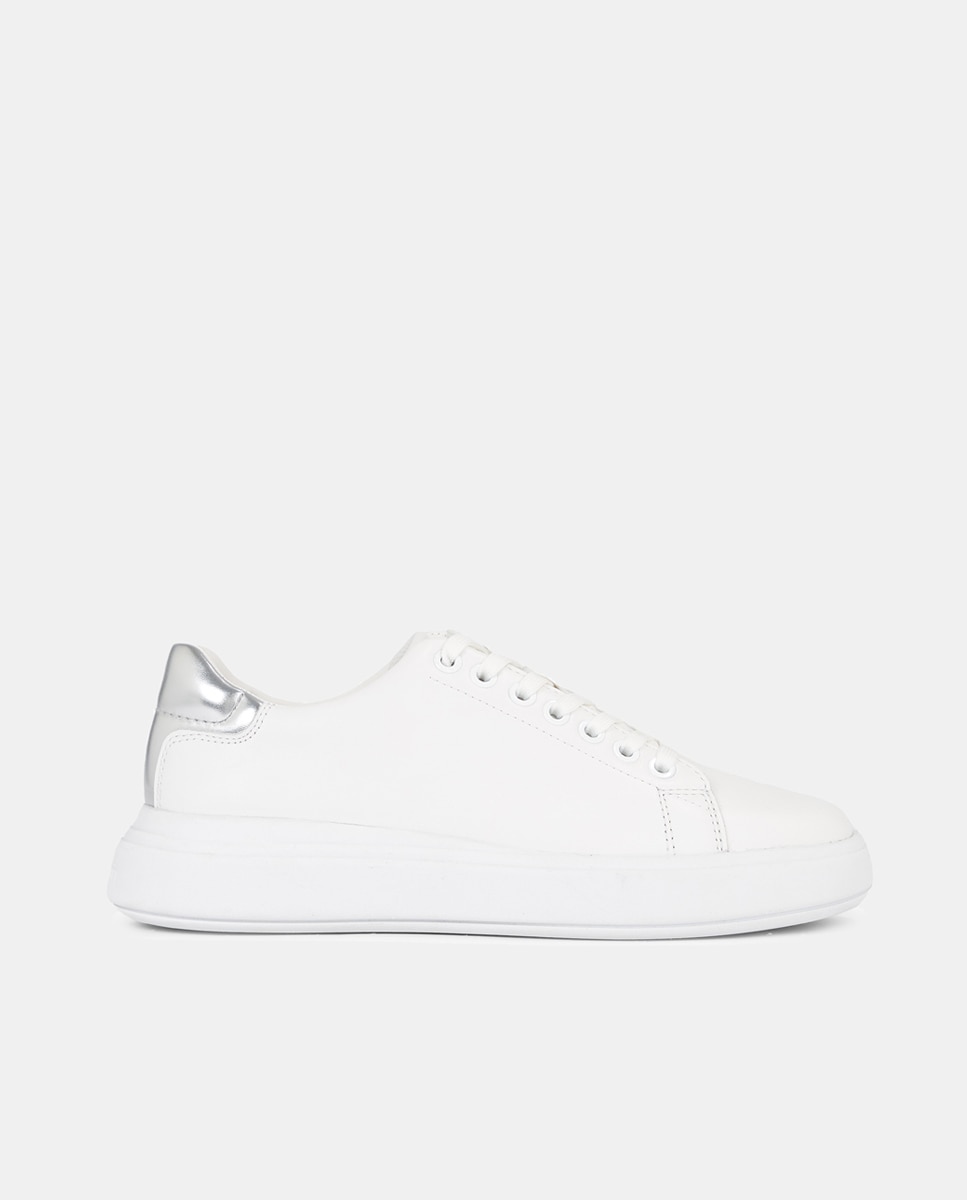 Imagen 0 de Zapatillas de mujer tipo casco bajas en piel