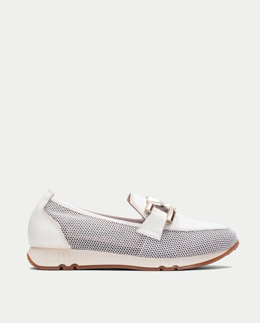 Imagen 0 de Mocasines de mujer con rejilla adorno metalizado y suela deportiva