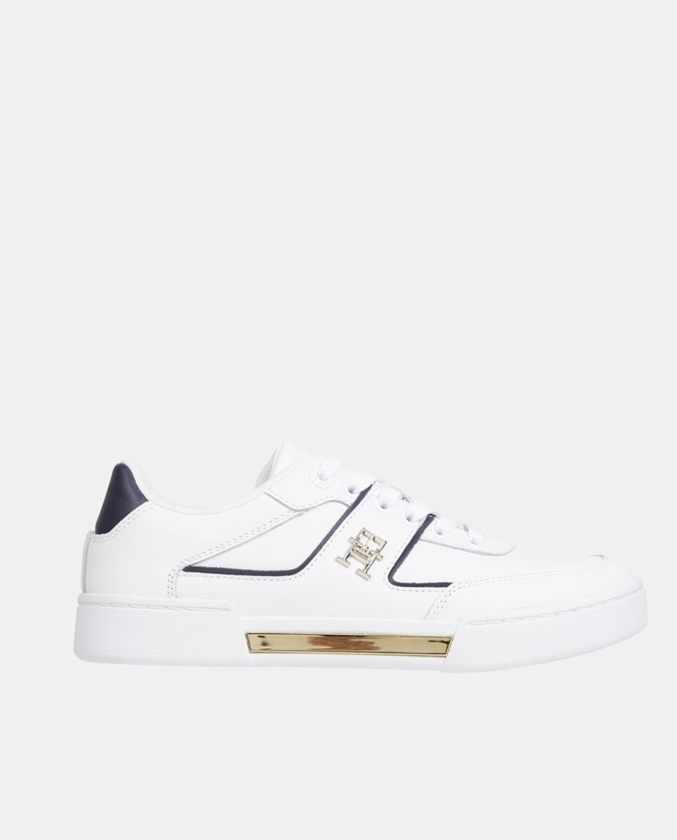 Imagen 0 de Zapatillas de mujer en blanco bajas tipo casco con logotipo metalizado y detalles en contraste
