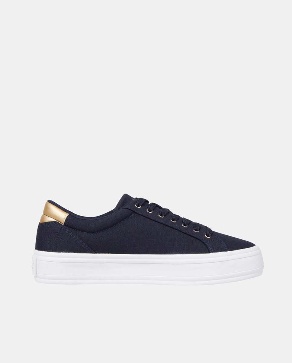 Imagen 0 de Zapatillas de mujer tipo casco bajas en lona