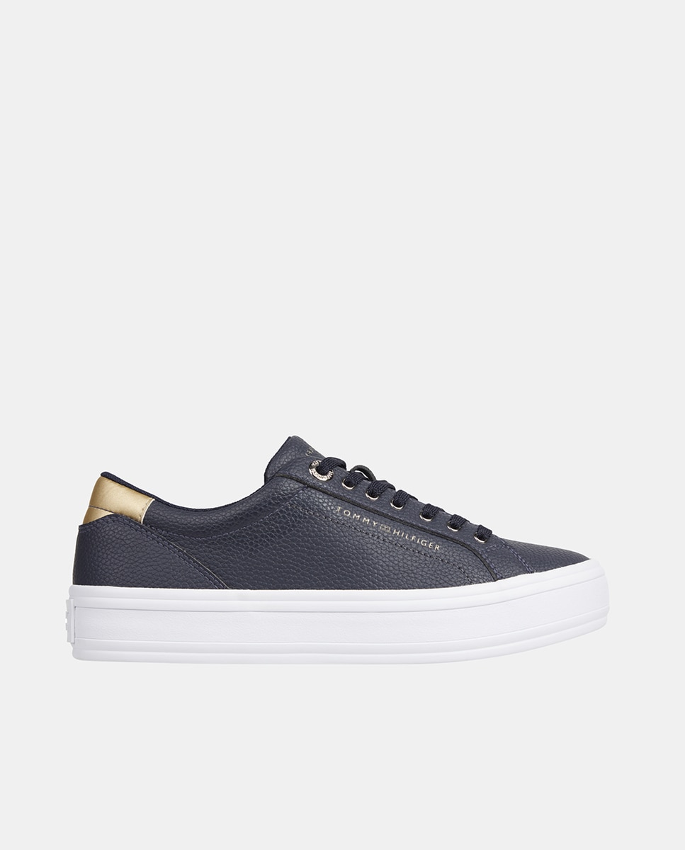 Imagen 0 de Zapatillas de mujer tipo casco bajas en piel con plataforma