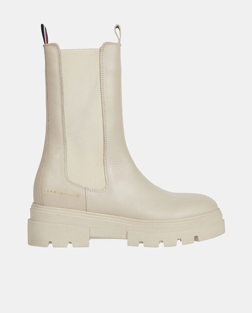 Imagen 0 de Botines de mujer en beige chelsea planos de piel con suela track