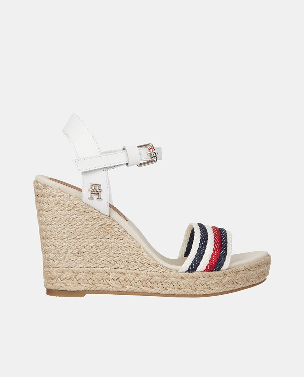 Imagen 0 de Alpargatas de mujer en blanco con cuña y tira frontal con los colores de la marca