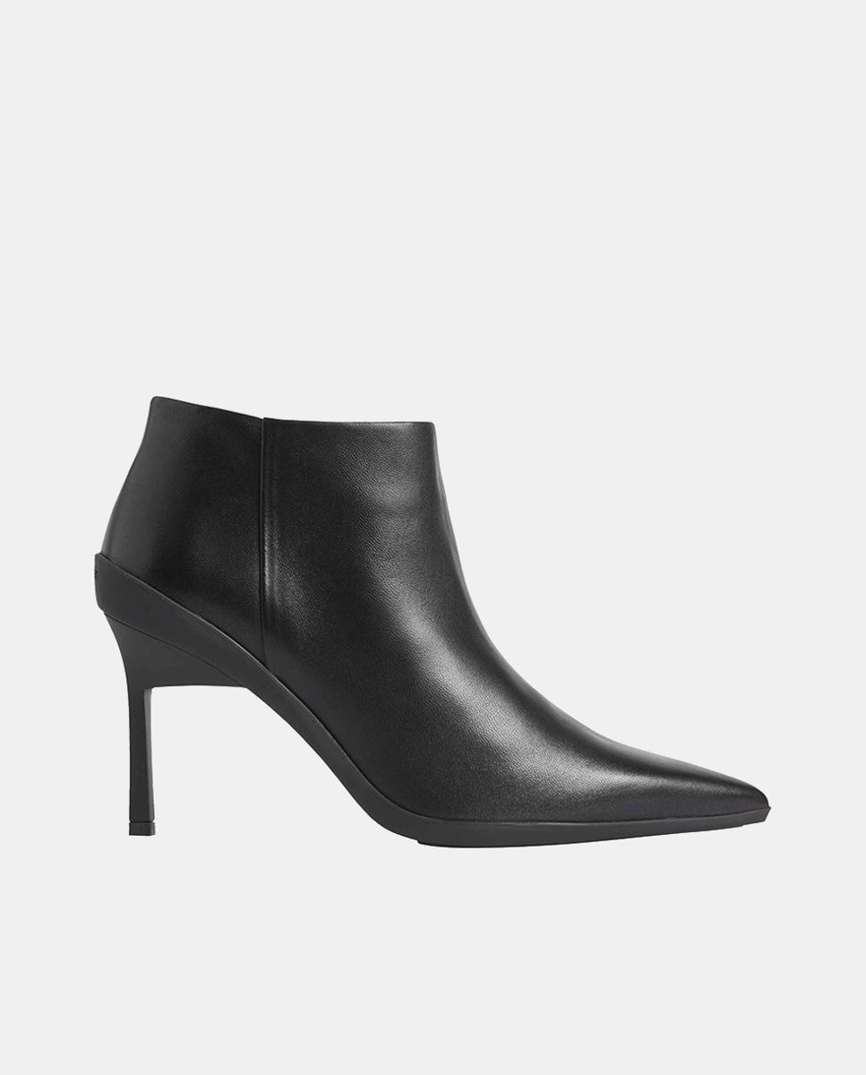 Imagen 0 de Botines de  mujer en piel con puntera afilada y tacón de aguja
