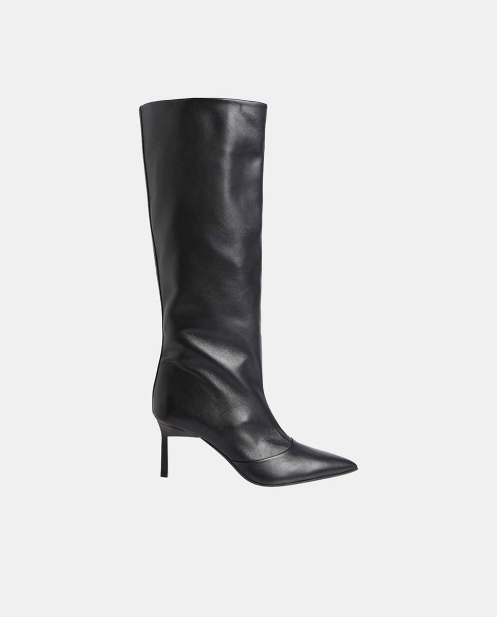 Imagen 0 de Botas de mujer en piel con puntera afilada y tacón de aguja