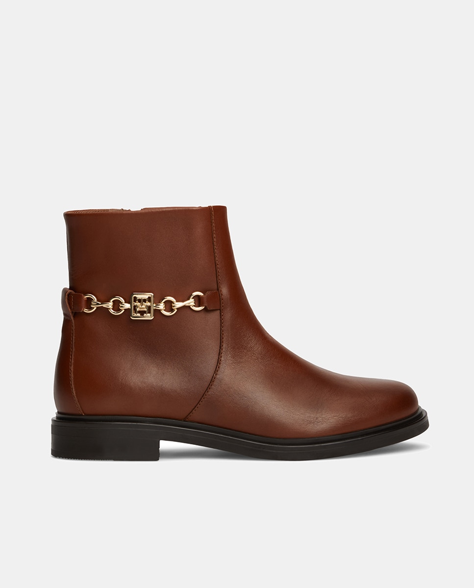 Imagen 0 de Botines de piel con cadena dorada en el lateral con insignia de Tommy Hilfiger