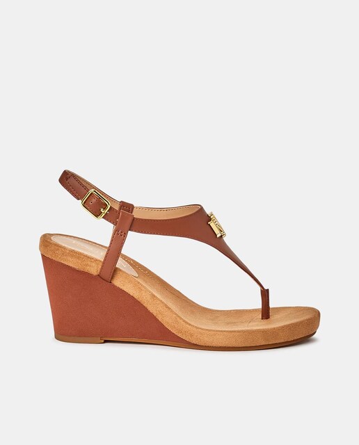 Imagen 0 de Sandalias de cuña Jeannie de mujer en piel con tiras finas en forma de T y logotipo