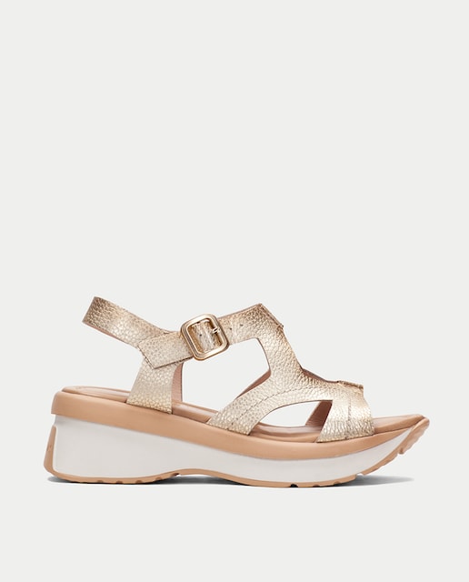 Imagen 0 de Sandalia urban elaborada en piel