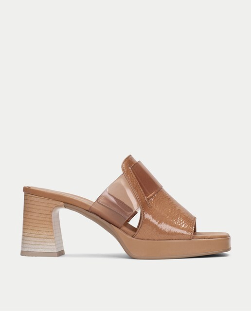 Imagen 0 de Sandalia tacon smart elaborada en charol