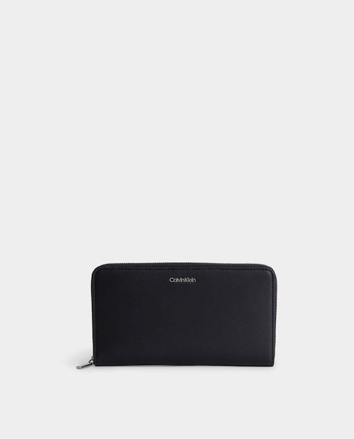 Imagen 0 de Cartera grande en negro con cremallera