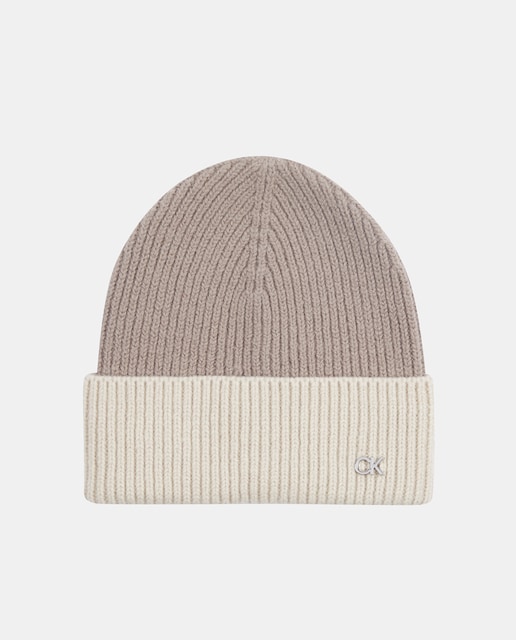 Imagen 0 de Gorro con logo CK metálico en el lateral