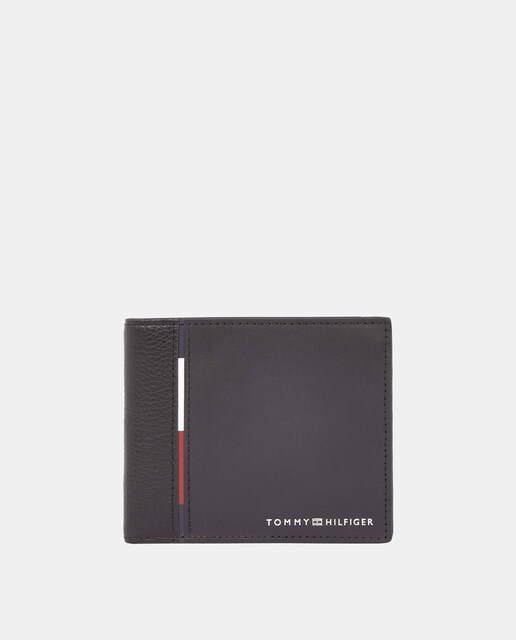 Imagen 0 de Cartera mediana de hombre en color negro y detalle corporativo de Tommy Hilfiger.
