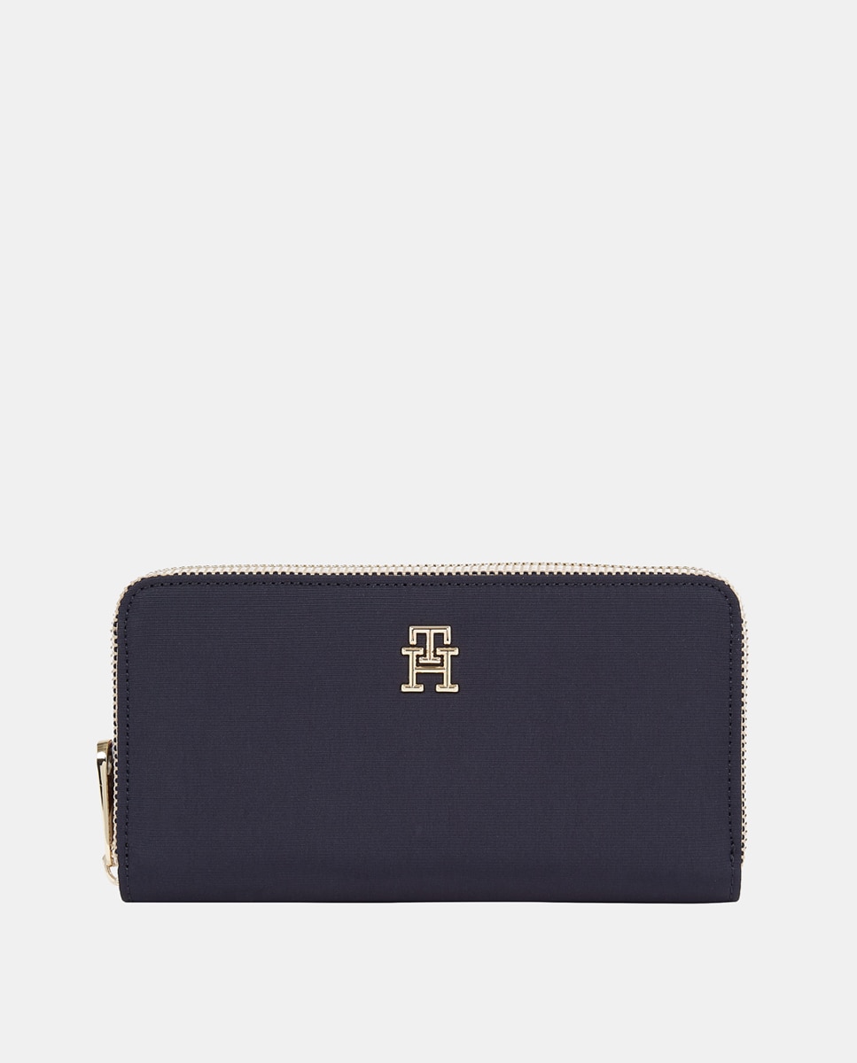 Imagen 0 de Cartera grande de mujer en color azul marino y detalle corporativo de Tommy Hilfiger.
