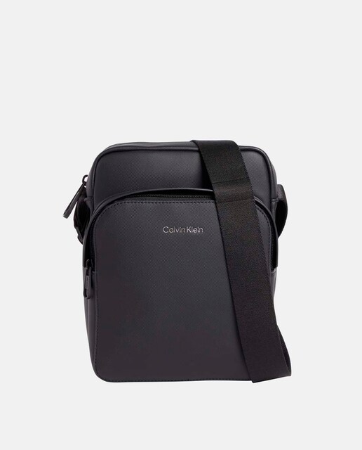Imagen 0 de Bandolera pequeña en negro con bolsillo exterior