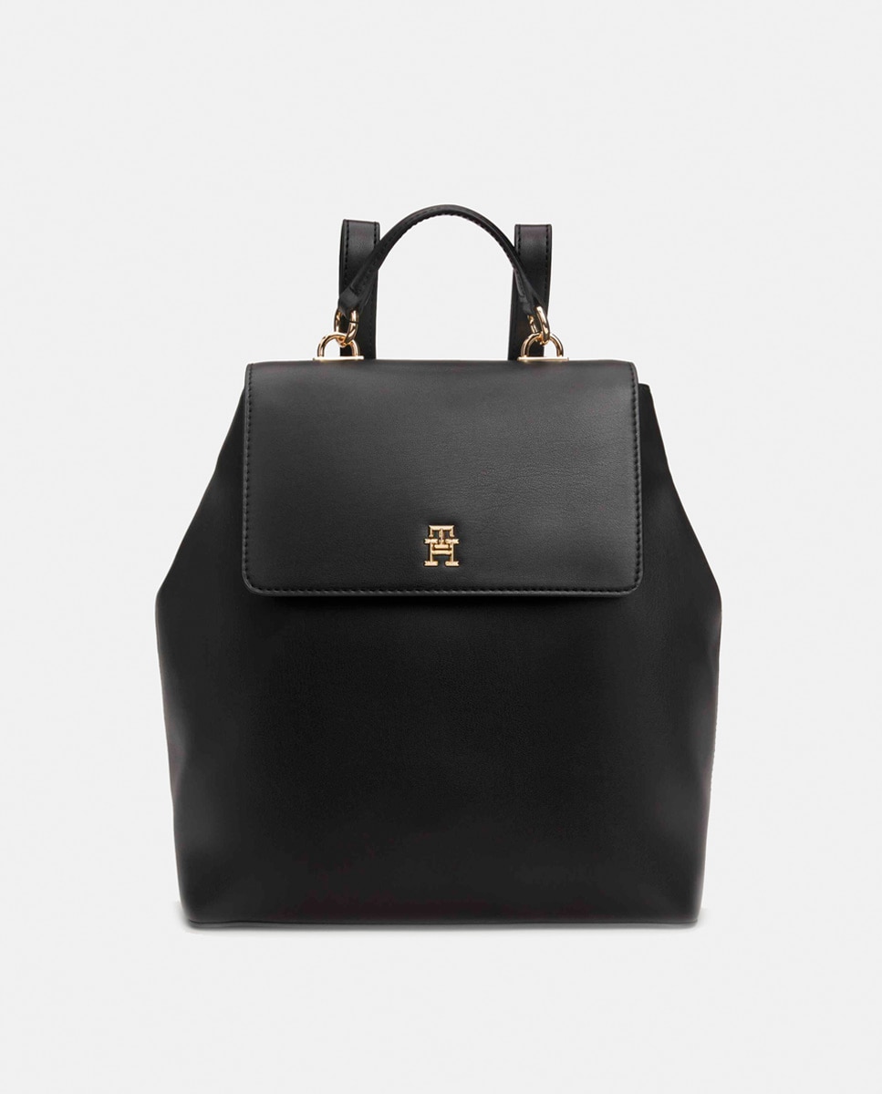 Imagen 0 de Mochila en negro con cierre de solapa y logotipo metálico