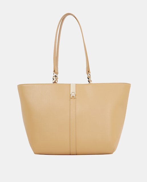 Imagen 0 de Bolso estilo tote de mujer en color beige con logotipo metálico de Tommy Hilfiger.