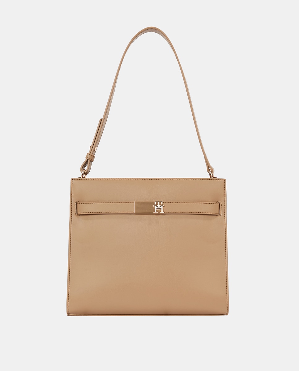 Imagen 0 de Bolso de hombro de mujer en color marrón y logotipo metálico de Tommy Hilfiger.