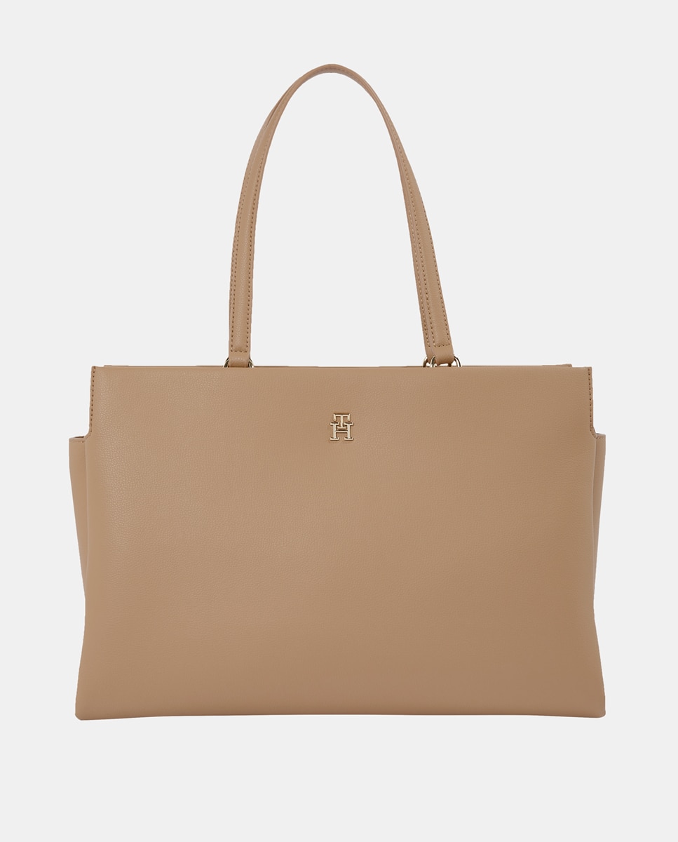 Imagen 0 de Bolso de hombro de mujer en color marrón y logotipo metálico de Tommy Hilfiger.