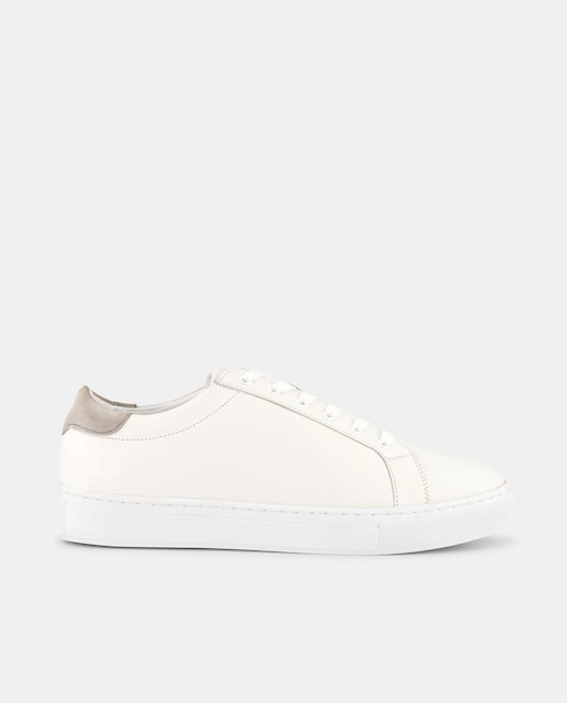 Imagen 0 de Zapatillas de hombre tipo casco bajas en piel con detalle de tirador trasero y suela de goma