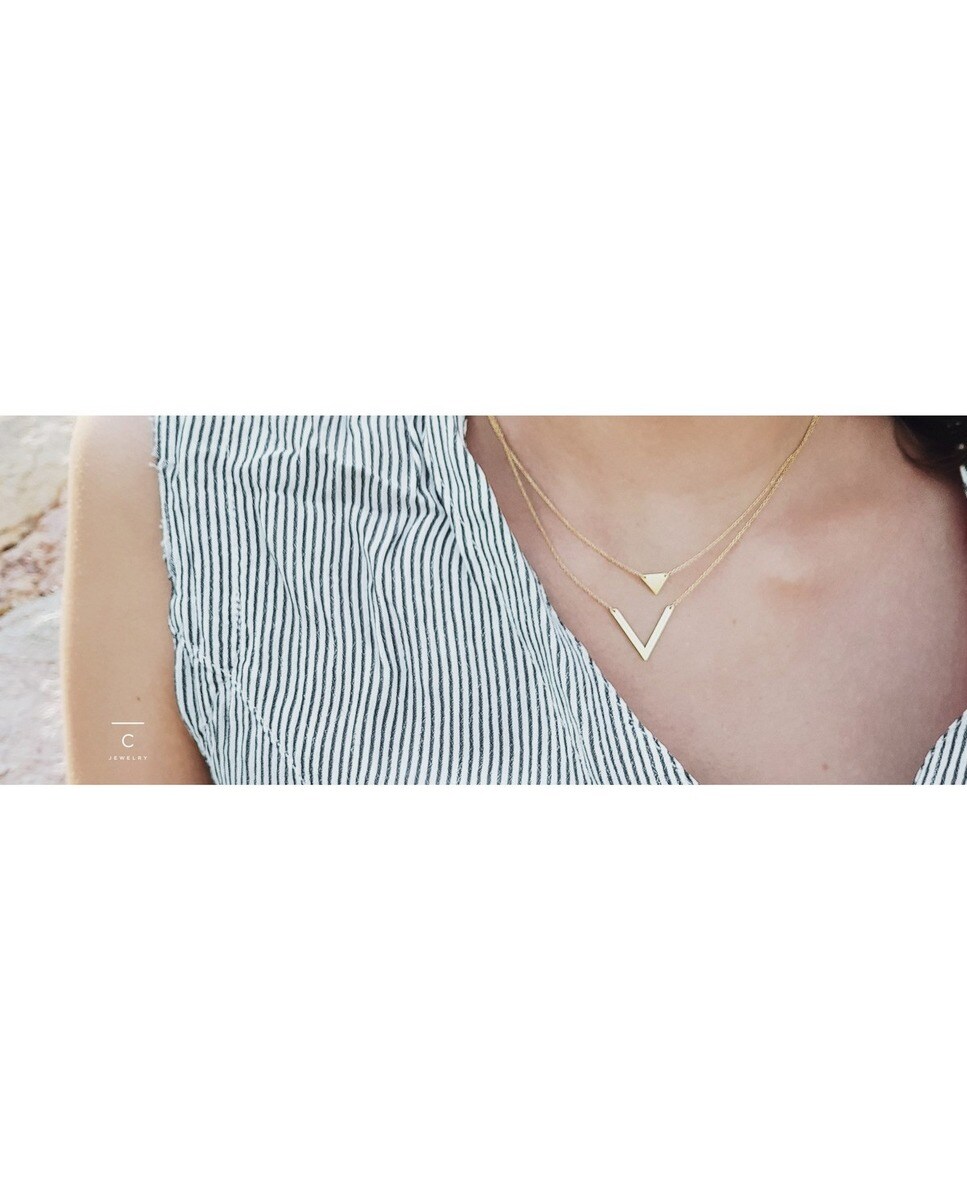 Colar Geometric Triângulo Duplo Dourado 2