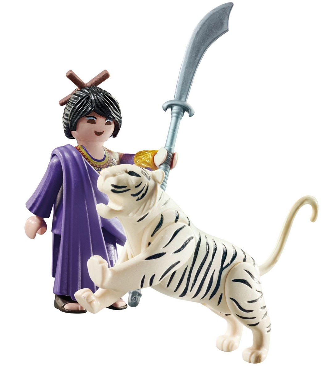 Lutadora Asiática Com Tigre 3