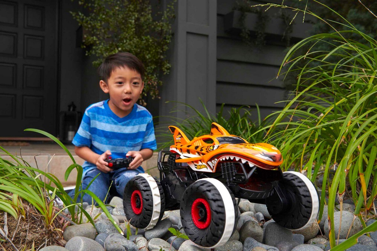 Hot Wheels Monster Trucks Tiger Shark R/C 4
