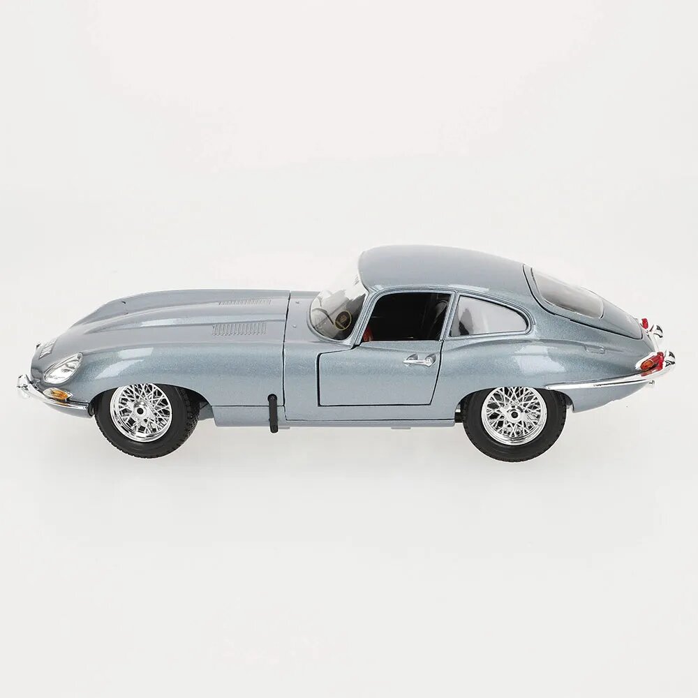 Carro de Metal 1:18 GT Jaguar E-type Coupé 1961 5