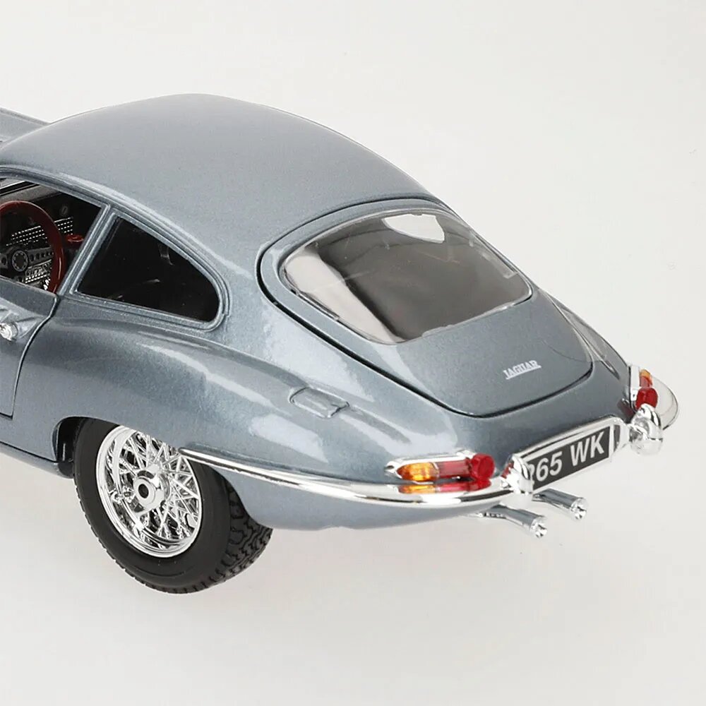 Carro de Metal 1:18 GT Jaguar E-type Coupé 1961 6