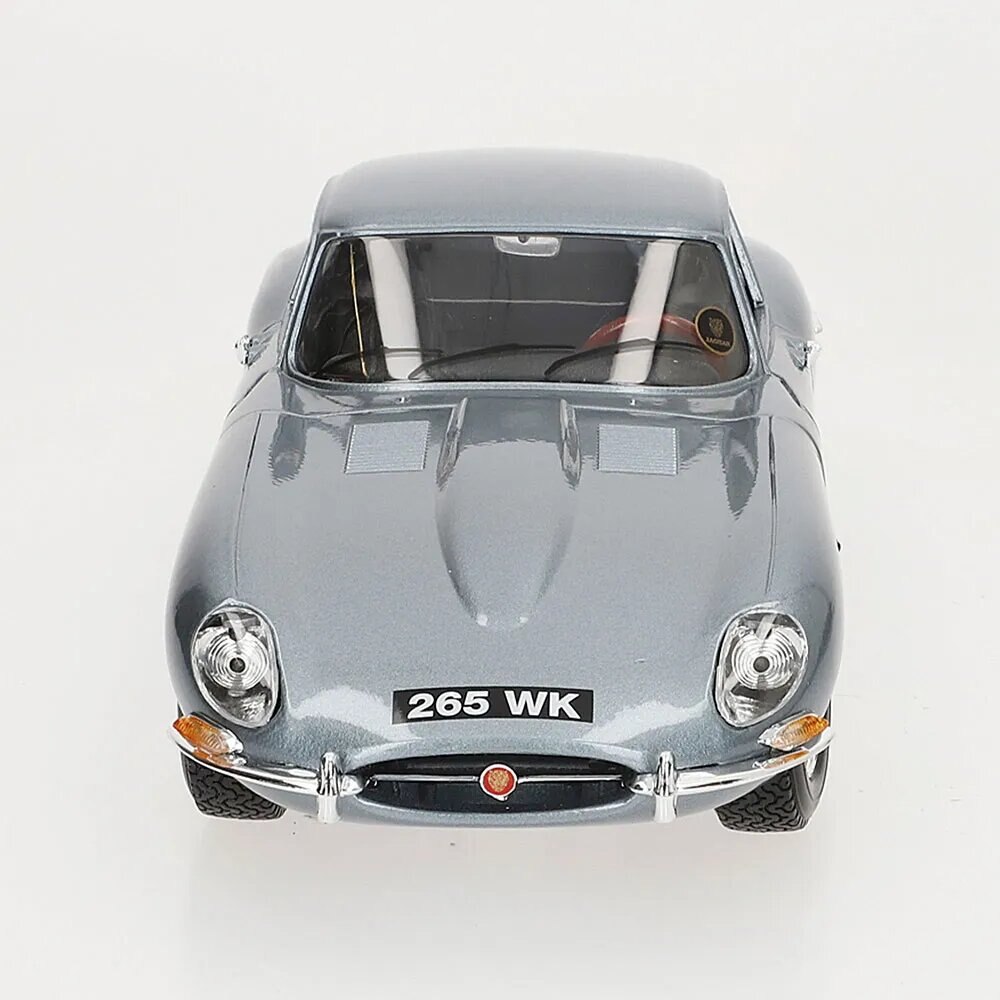 Carro de Metal 1:18 GT Jaguar E-type Coupé 1961 7