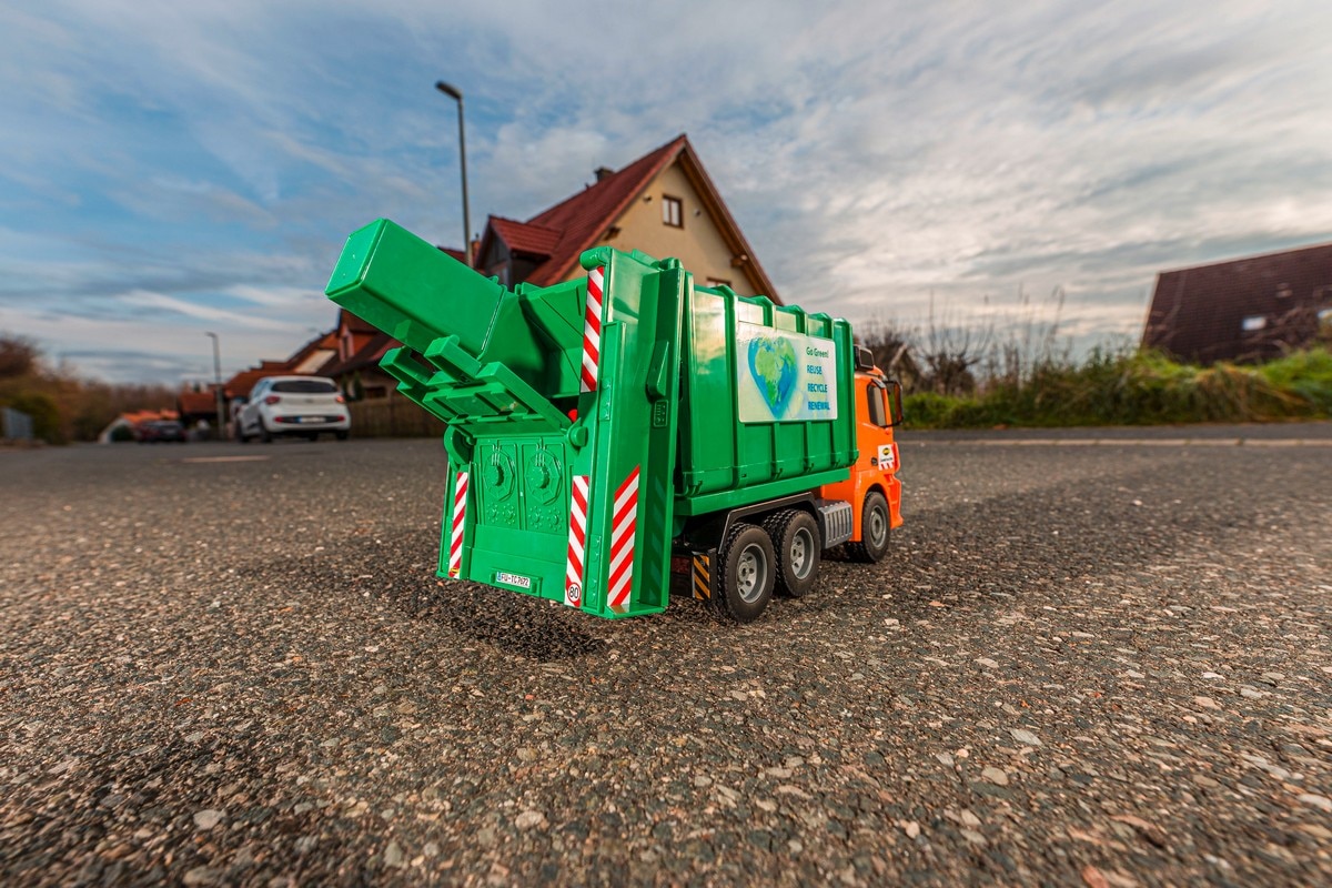 1:20 MB Arocs Garbage Truck 100% RTR 6
