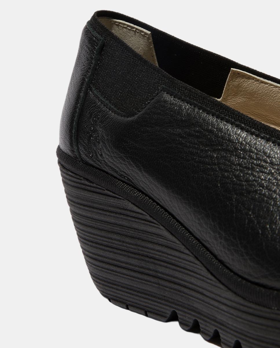 Sapato com Elástico em Pele Slip-On Preto-4