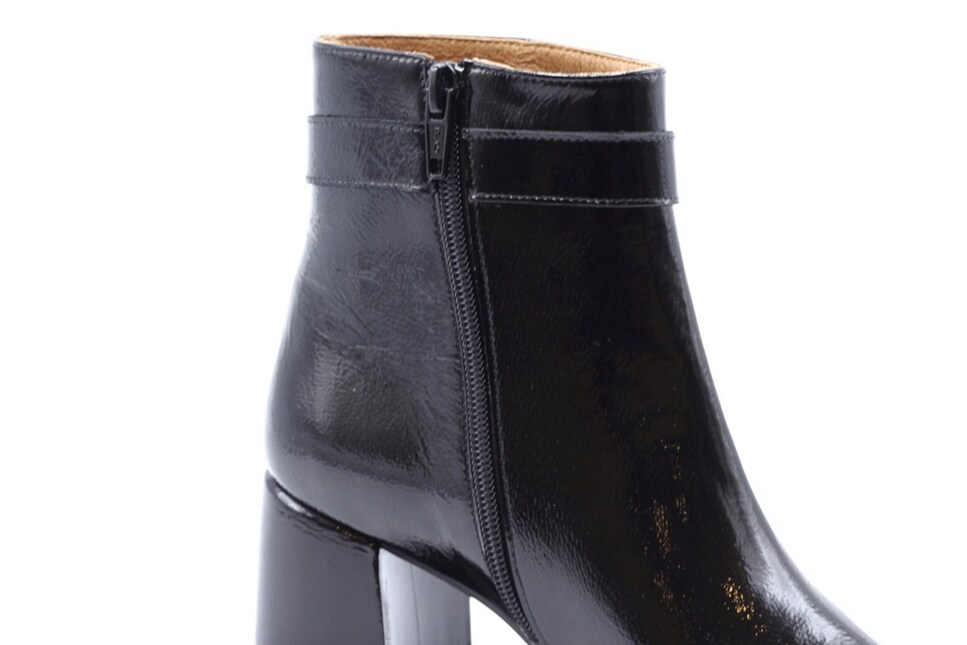 Botim Verniz Preto 5