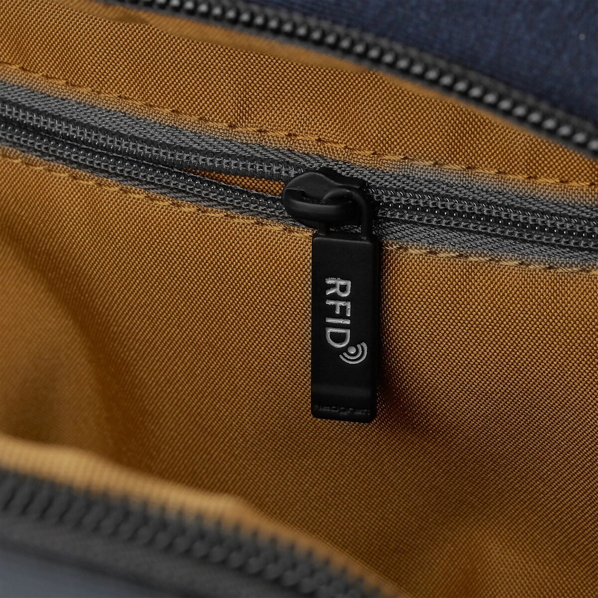 Bolsa de Cruzar Vertical em Azul RFID HEDGREN App HNXT01 Azul-4