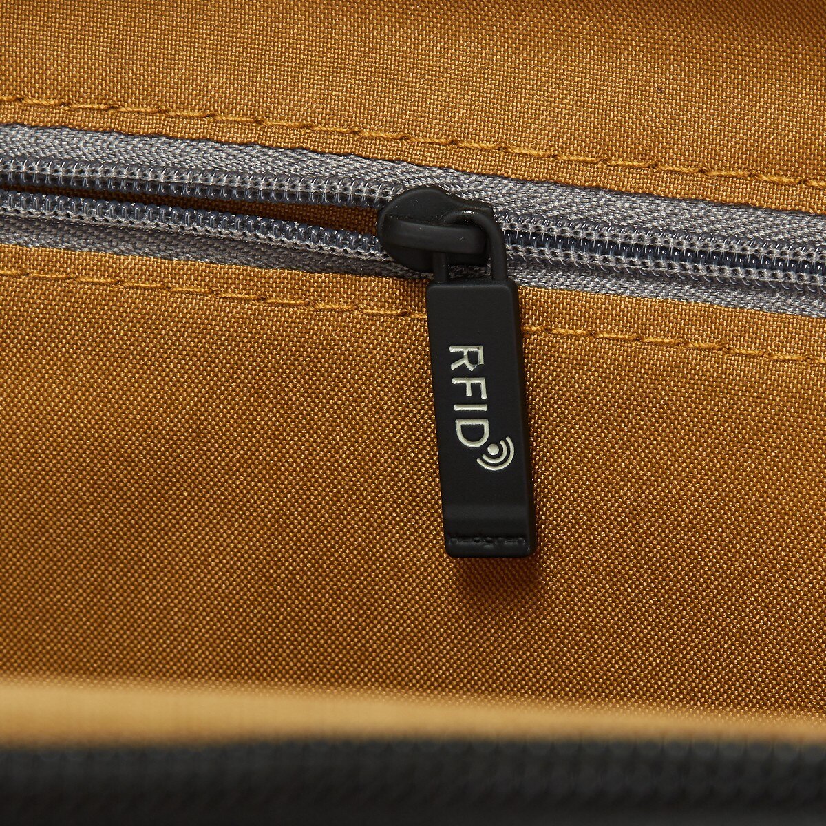 Bolsa de Cruzar Pequena em Azul Elegante HEDGREN Chip HNXT09 Preto-4