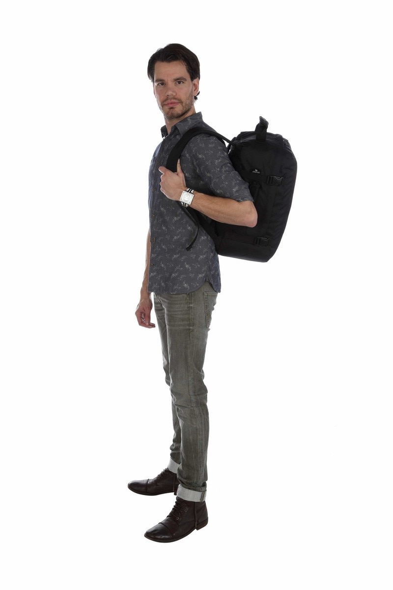 Mochila CZ171201 preta, com capacidade para 36 L Preto-11