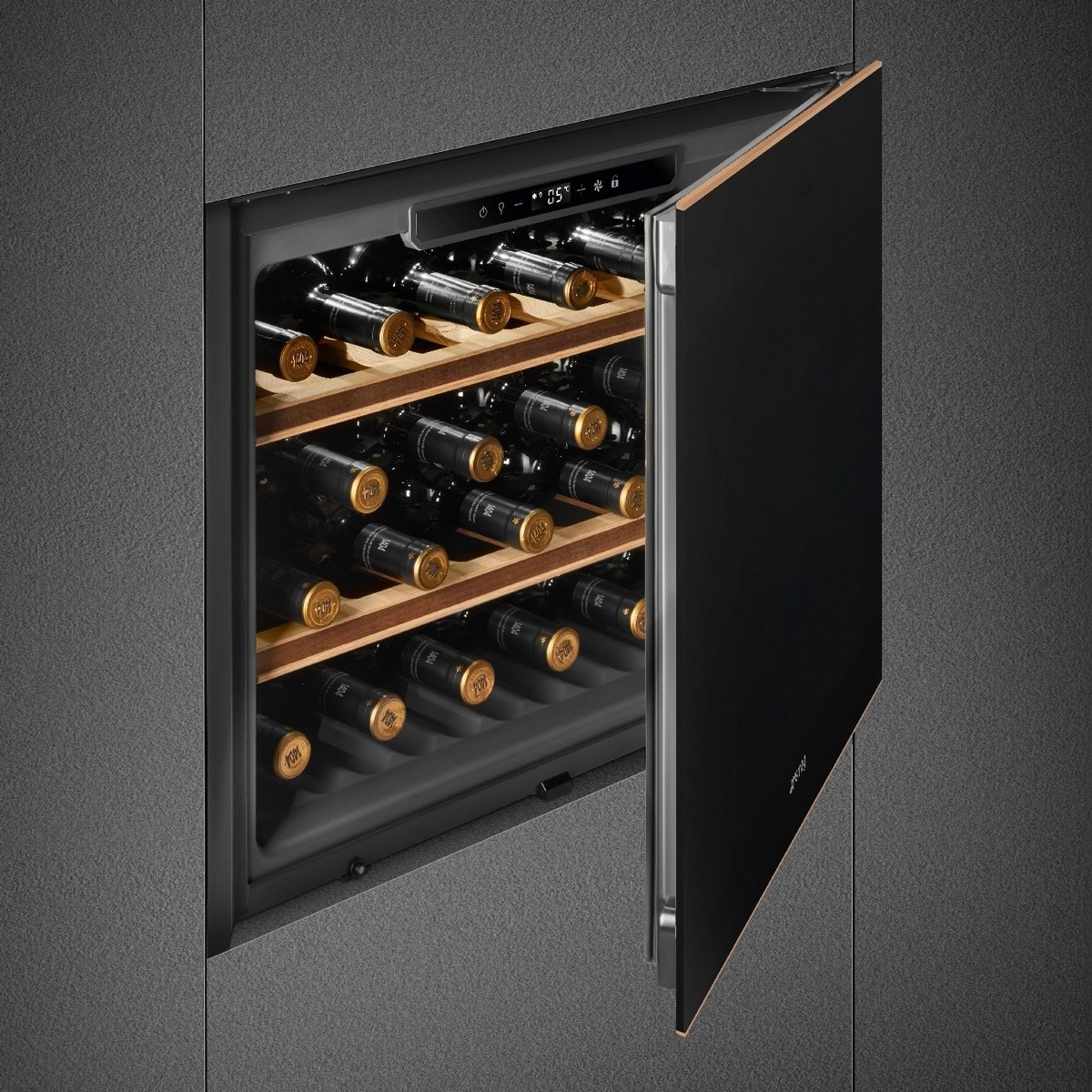 Garrafeira Encastrável Smeg Dolce Stil Novo CVI621NR3 Dobradiças à Direita e Capacidade para 21 Garrafas Standard e de 45,7 cm - Preto e Perfis Cobre Preto-5