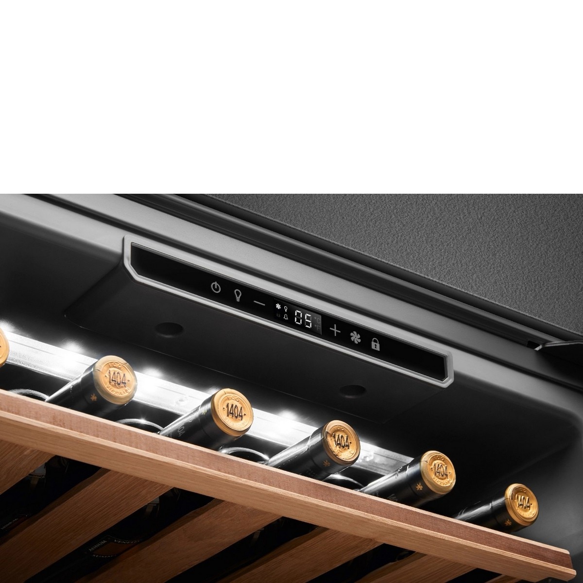 Garrafeira Encastrável Smeg Dolce Stil Novo CVI621NR3 Dobradiças à Direita e Capacidade para 21 Garrafas Standard e de 45,7 cm - Preto e Perfis Cobre Preto-6