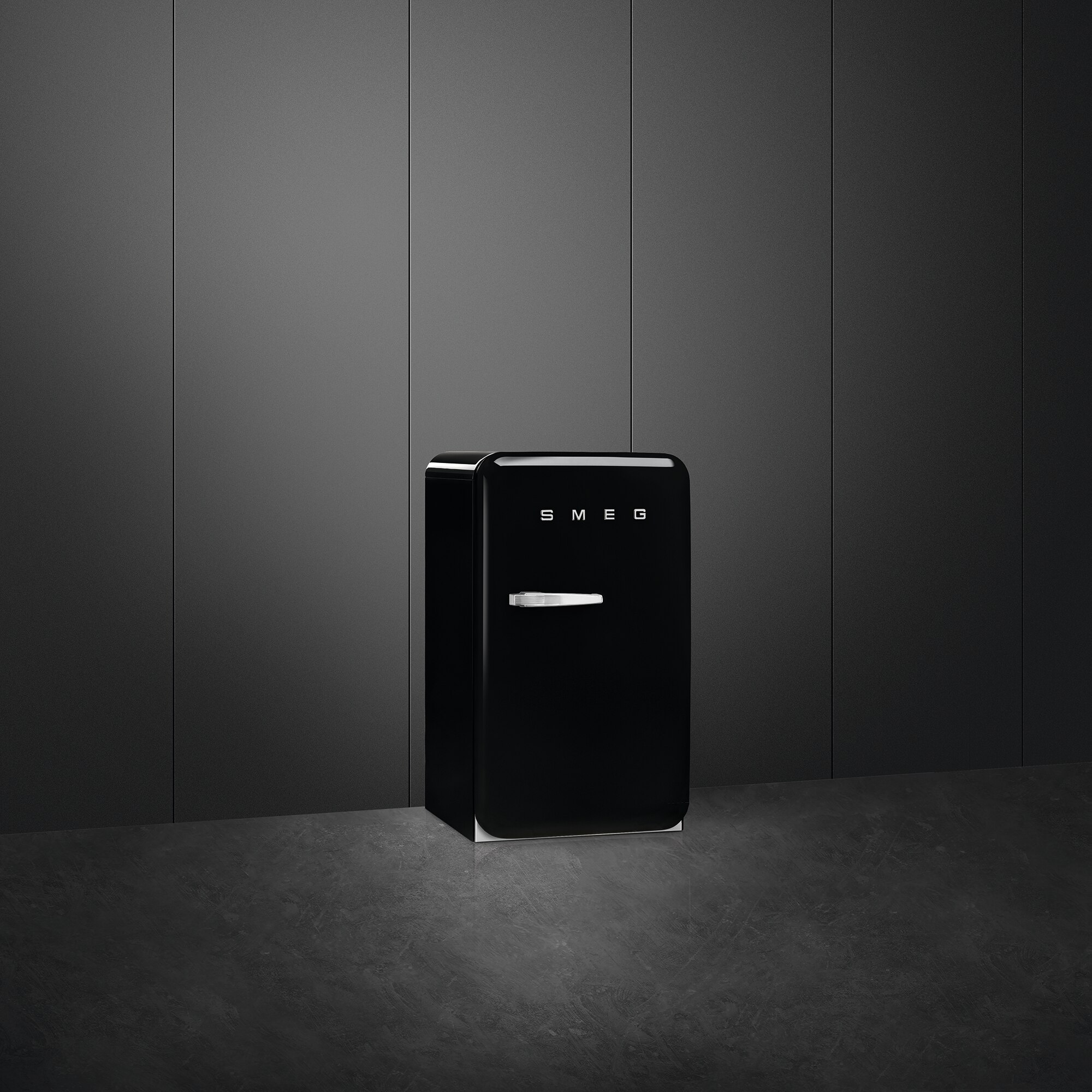 Recondicionado - Grade B - Frigorífico de 1 Porta Smeg Anni 50 FAB10RBL5 Estático com Dobradiças à Direita e de 97 cm - Preto Polido Preto-5