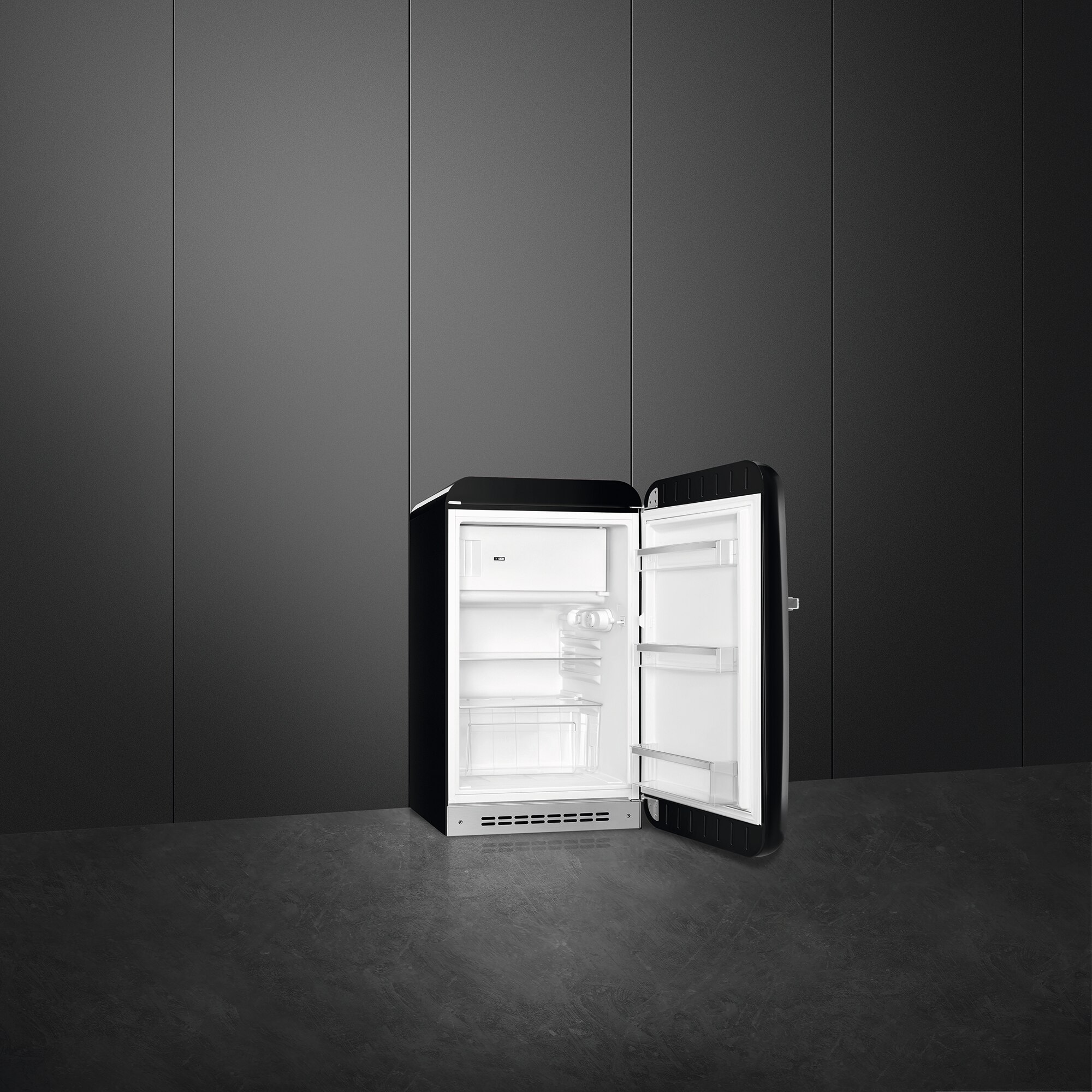 Recondicionado - Grade B - Frigorífico de 1 Porta Smeg Anni 50 FAB10RBL5 Estático com Dobradiças à Direita e de 97 cm - Preto Polido Preto-6