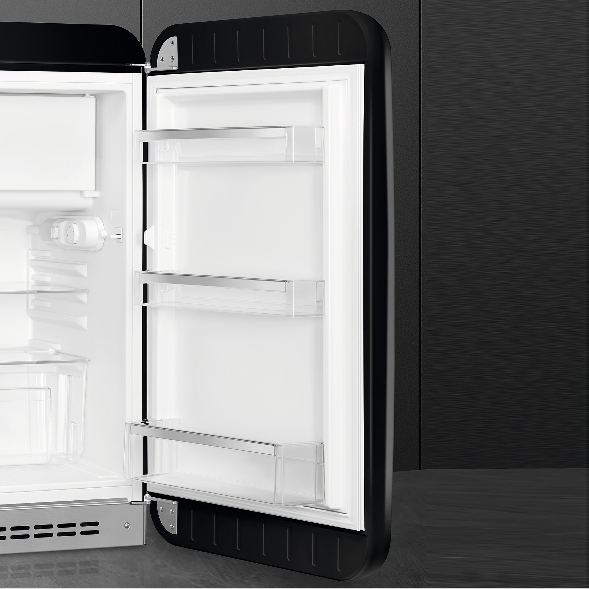 Recondicionado - Grade B - Frigorífico de 1 Porta Smeg Anni 50 FAB10RBL5 Estático com Dobradiças à Direita e de 97 cm - Preto Polido Preto-7