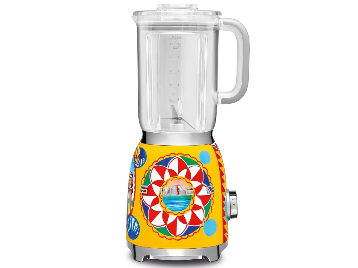 Imagem 0 de Liquidificador Smeg Anni 50 Dolce&Gabbana BLF01DGEU Sicily Is My Love de 800 W e Capacidade 1,5 Litros - Multicor