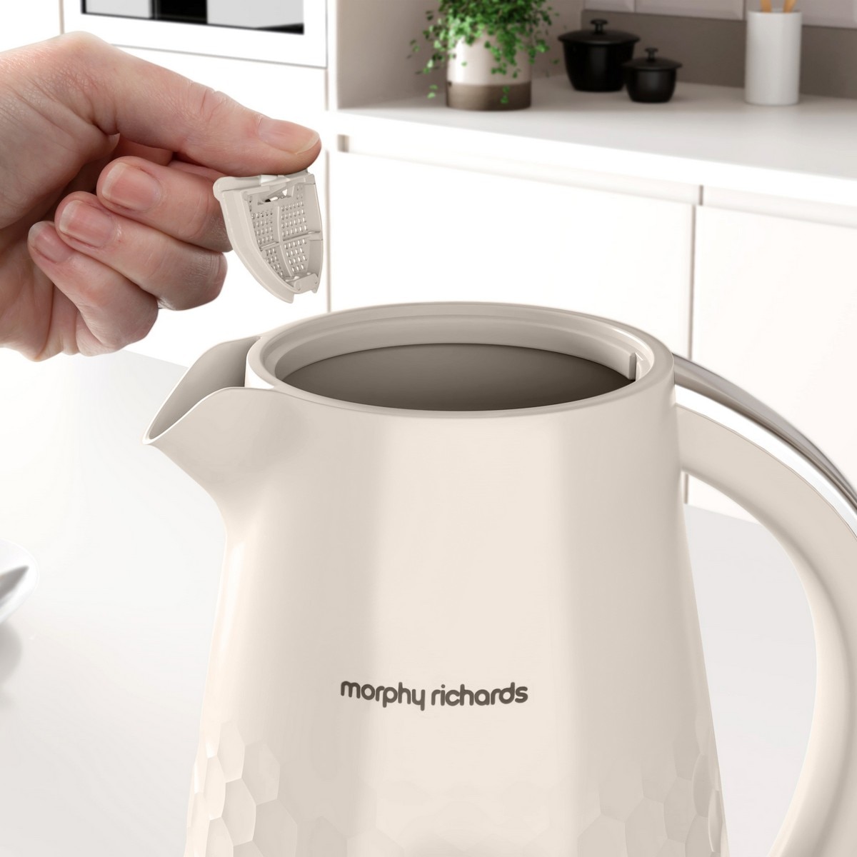 Jarro Elétrico Morphy Richards Linha Hive 108272 de 3000 W e Capacidade de 1,5 Litros - Creme Creme-3