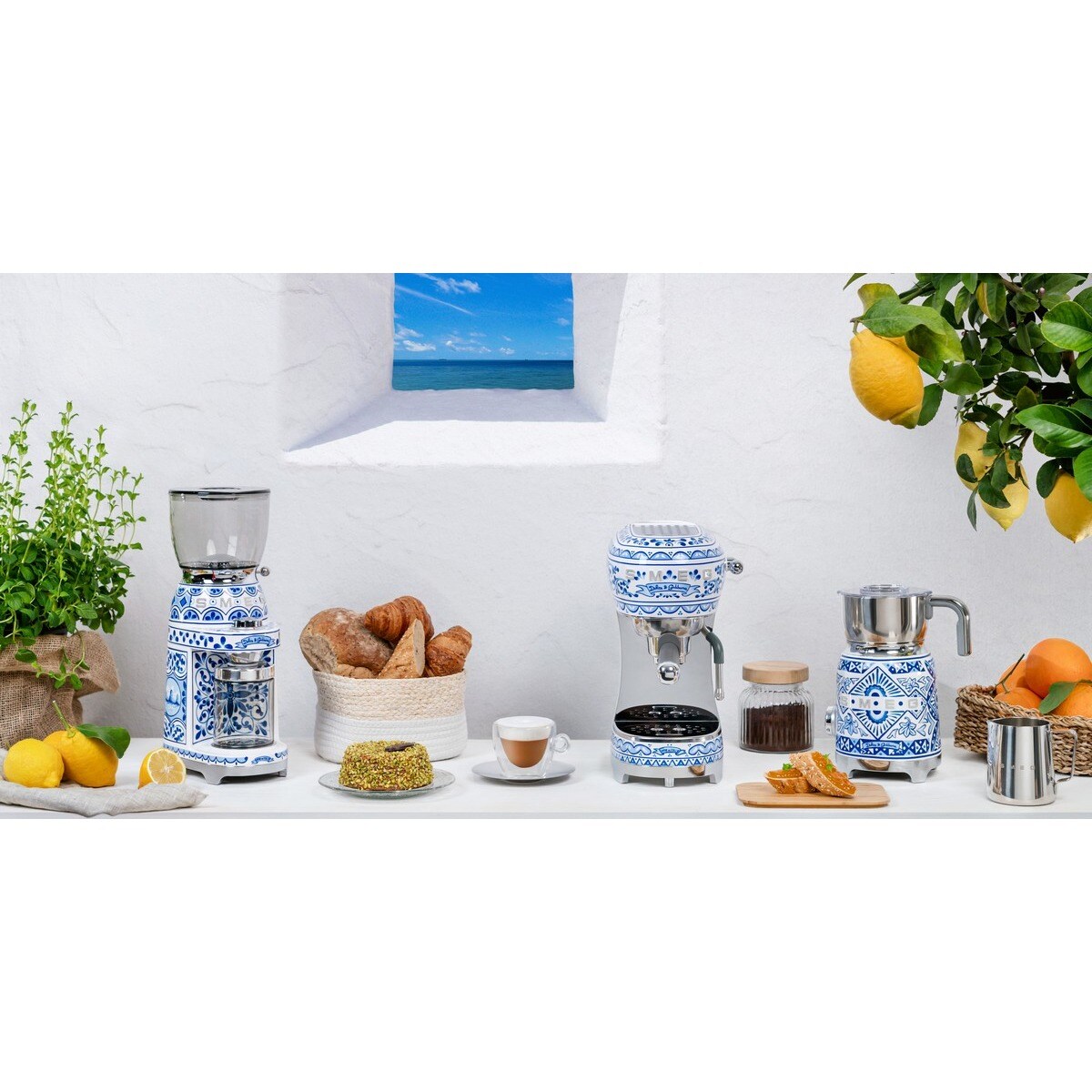 Batedor de Leite Barista Smeg Anni 50 Dolce&Gabanna MFF11WHEU de 500 W - Blu Mediterraneo 7