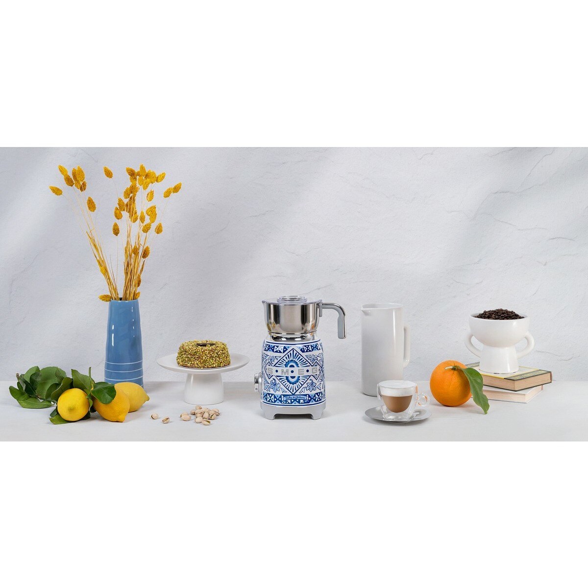 Batedor de Leite Barista Smeg Anni 50 Dolce&Gabanna MFF11WHEU de 500 W - Blu Mediterraneo 8