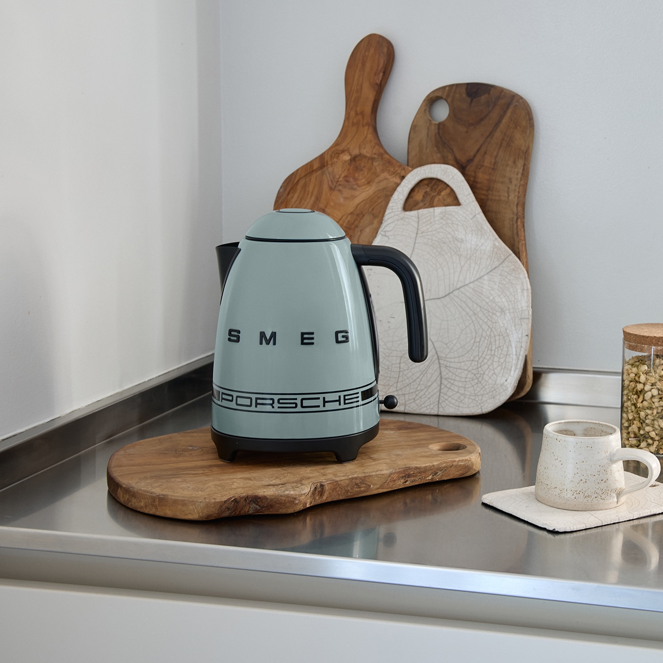 Jarro Elétrico Smeg Porsche KLF03 de 1,7 Litros - Shade Green 7