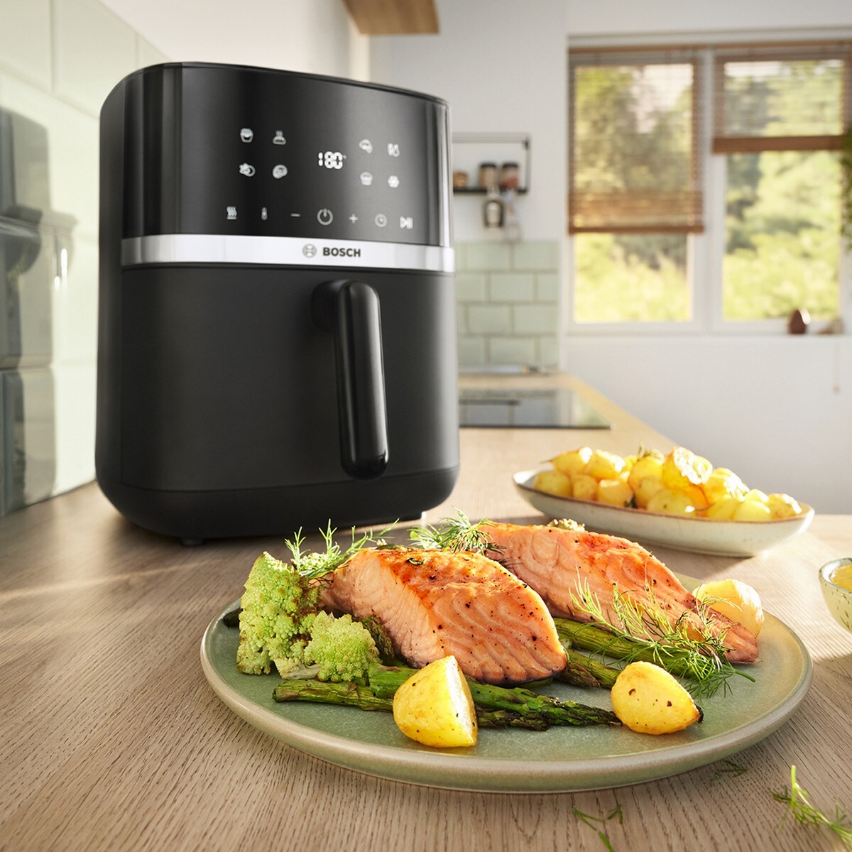 Fritadeira Air Fryer Bosch Serie 4 MAF462B0 de 2050 W e 6,1 Litros - Preto Preto-4