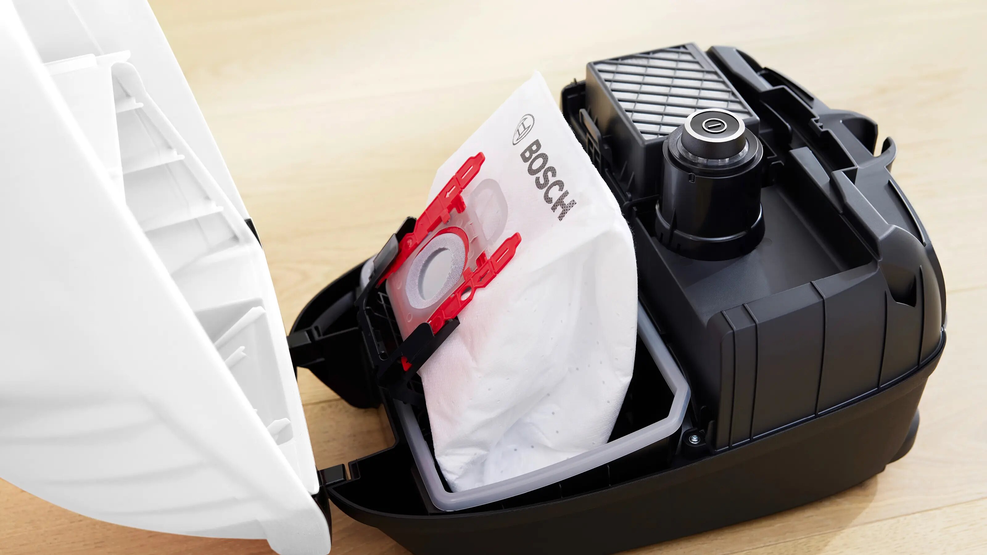 Aspirador com Saco Bosch Serie 6 BGB6SIL0L ProSilence - Branco Branco-3